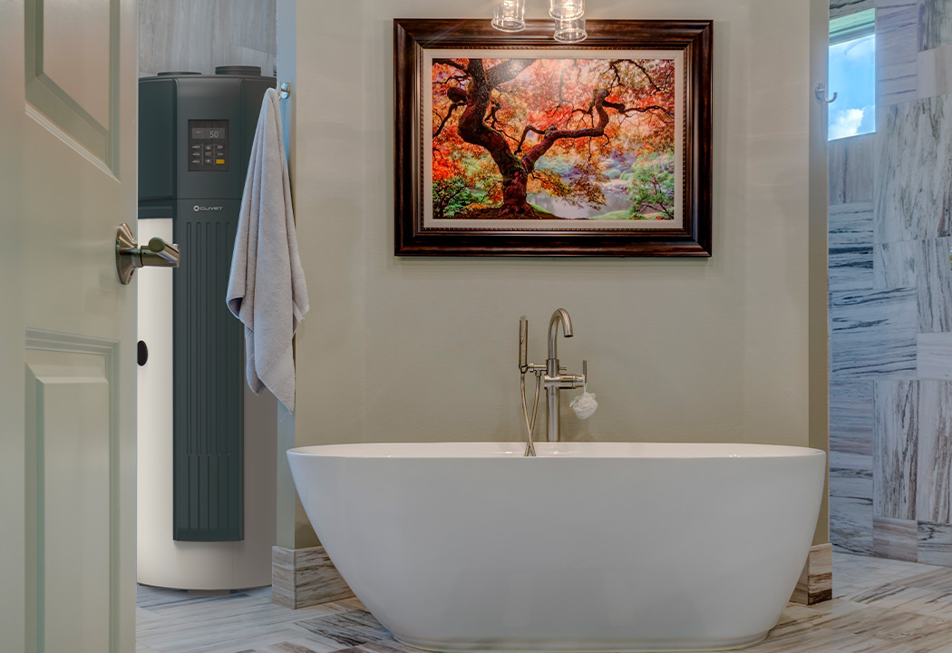 Salle de bain avec système de production d'eau chaude avec AQUA